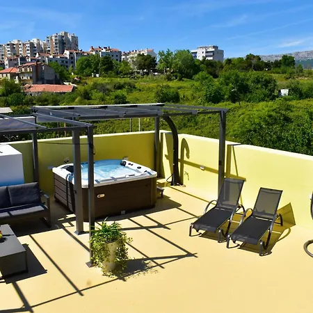 Luxury Rooftop With Terrace And Jacuzzi