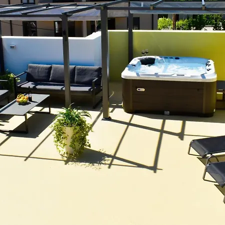 Luxury Rooftop With Terrace And Jacuzzi