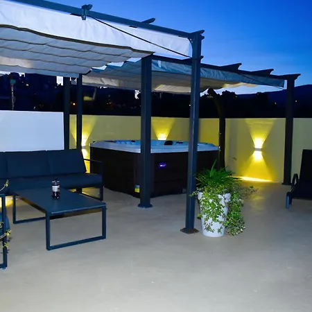 Apartment Luxury Rooftop With Terrace And Jacuzzi